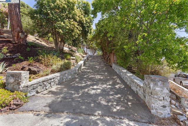 3491 Middleton Ave, Castro Valley CA: https://media.crmls.org/mediaz/56b4f20b-ef82-4376-a2b3-6d6846f6c438.jpg