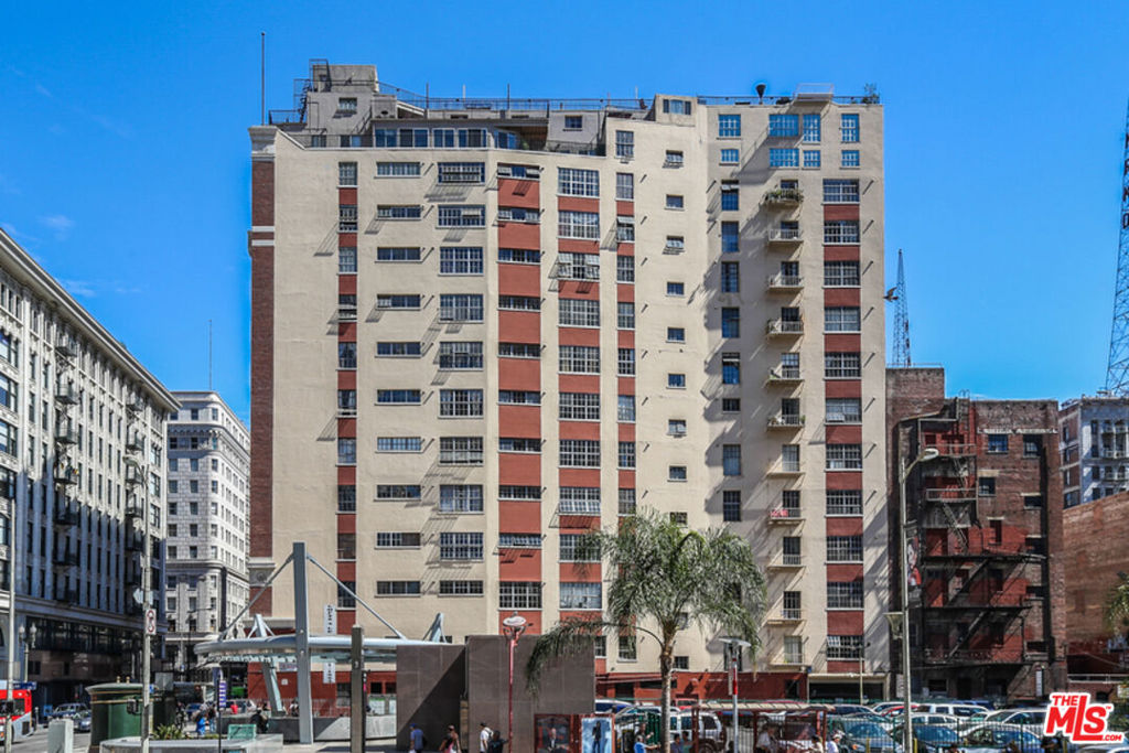 https://media.crmls.org/mediaz/56b50090-12fa-424b-a097-4dc32c1089f0.jpg?preset=X-Large