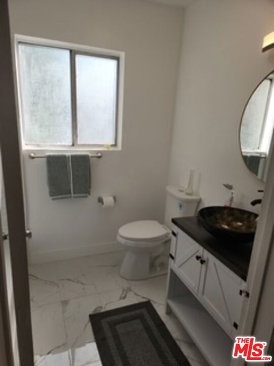 1028 N Hayworth Avenue, West Hollywood CA: https://media.crmls.org/mediaz/56b592cc-6b53-434d-923d-40a901453e8f.jpg