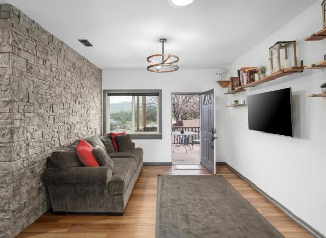13210 Medallion Ln, Lakeside CA: https://media.crmls.org/mediaz/56b5b022-14ca-4961-a301-4b59d525926a.jpg