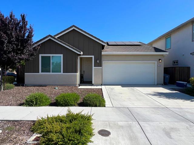 1460 Waterwheel Lane, Hollister CA: https://media.crmls.org/mediaz/56b5cf94-4e81-4dbe-b48b-9a518d645fec.jpg