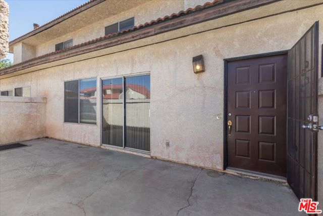 2104 El Domingo Circle, Lancaster CA: https://media.crmls.org/mediaz/56b61807-146b-401b-8725-85f76ce3de91.jpg
