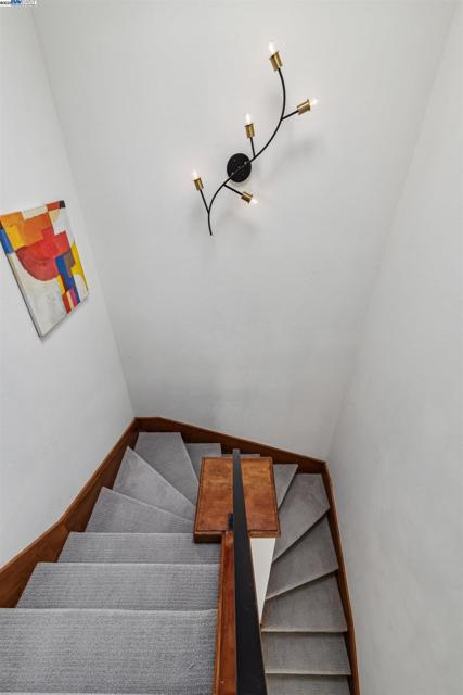 1026 Trellis Ln, Alameda CA: https://media.crmls.org/mediaz/56b63dd4-d8a4-4363-98ff-67f068bdedfb.jpg