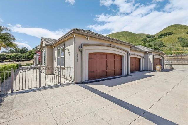 2995 Day Road, Gilroy CA: https://media.crmls.org/mediaz/56b6405c-c62f-4315-9cf6-917186fb4a6b.jpg