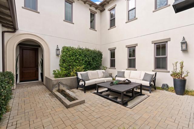 Detail Gallery Image 7 of 69 For 17028 Rendezvous Cir, San Diego,  CA 92127 - 5 Beds | 5/1 Baths