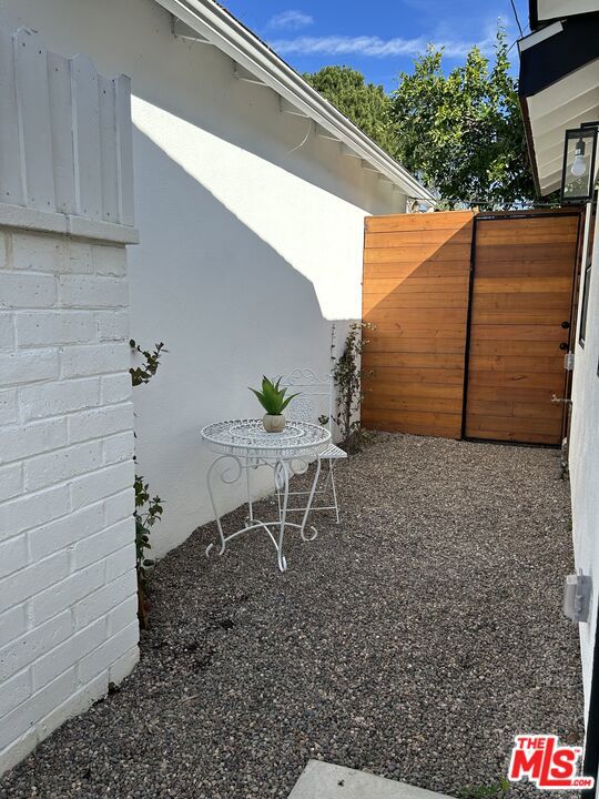 17209 Keswick Street, Lake Balboa CA: https://media.crmls.org/mediaz/56b7efb6-68a0-4ea9-8f94-ad556fd4d8c2.jpg