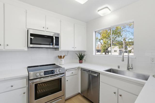 315 Carlos Avenue, Redwood City CA: https://media.crmls.org/mediaz/56b8042e-3486-44c3-9c33-8b9ac31a76c3.jpg