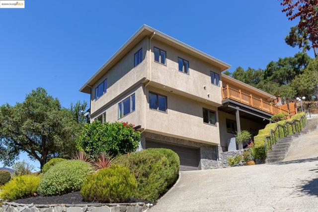 6330 Swainland Rd, Oakland CA: https://media.crmls.org/mediaz/56b81dc0-495f-4b15-bcf5-7c99485c3780.jpg