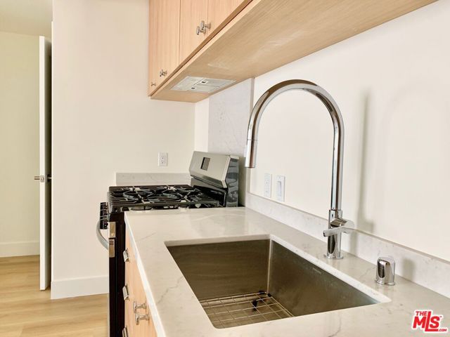 1822 Overland Avenue, Los Angeles CA: https://media.crmls.org/mediaz/56b84aeb-7968-45e3-8194-3a2a5044ce37.jpg