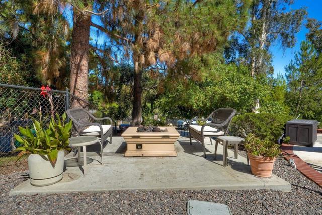 2183 Lundy Lake Dr, Escondido CA: https://media.crmls.org/mediaz/56b8bd4b-d39b-48b4-bbfe-2b98e709cbbc.jpg