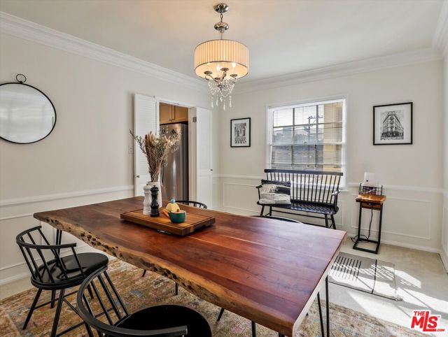 438 S Palm Drive, Beverly Hills CA: https://media.crmls.org/mediaz/56b8cd8b-03a4-4ef3-bb8a-6aa7202c79b9.jpg