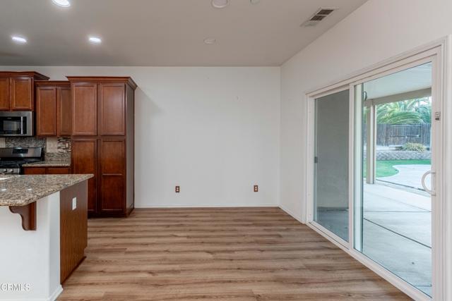 10909 Rainwater Lane, Bakersfield CA: https://media.crmls.org/mediaz/56b90c43-b6b3-44a5-8d7e-042f515d9801.jpg