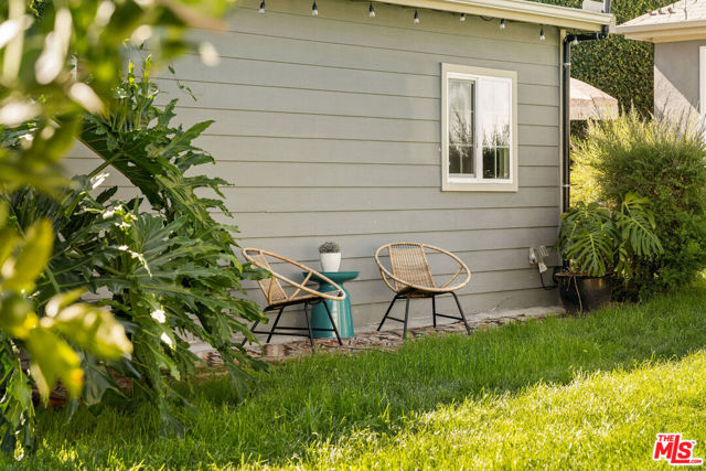 5748 7th Avenue, Los Angeles CA: https://media.crmls.org/mediaz/56b9501e-e94c-421d-bca8-7a473897d3e3.jpg