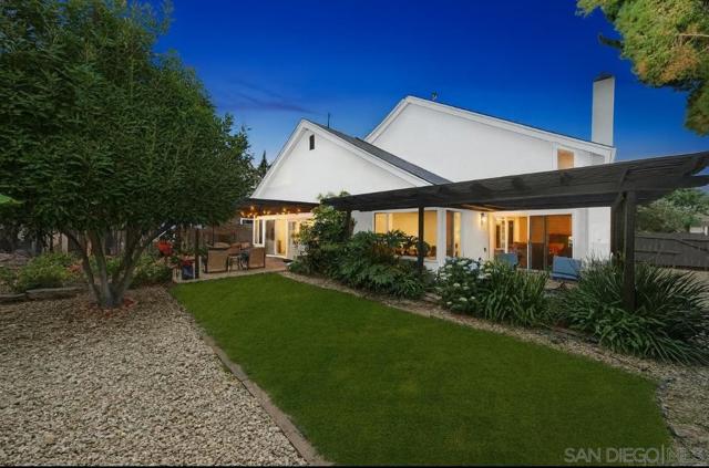 1554 Traveld Way, Encinitas CA: https://media.crmls.org/mediaz/56b97bab-272c-4c46-8bb7-4cdcd04c125d.jpg