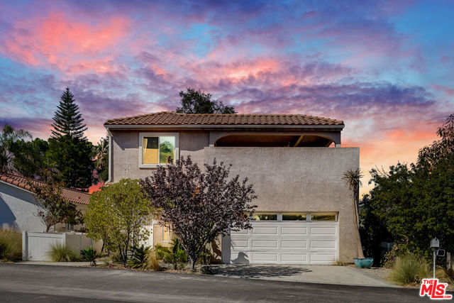 121 Navajo Lane, Topanga CA: https://media.crmls.org/mediaz/56b9951e-1ec1-492d-84c9-0fb03db0c059.jpg