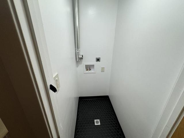 360 Eastmoor Avenue, Daly City CA: https://media.crmls.org/mediaz/56ba37d9-e279-407b-bd6b-fa394955f3b4.jpg