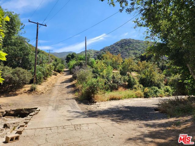 118 W Carlisle Road, Westlake Village CA: https://media.crmls.org/mediaz/56ba610d-0855-4782-891a-8e3ebb682b22.jpg