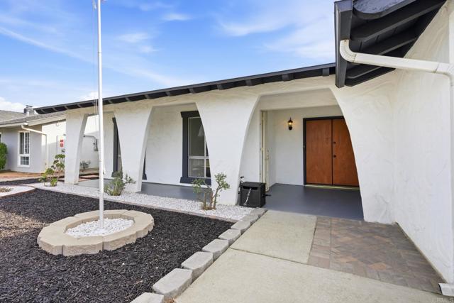 1711 Oak Hill Dr, Escondido CA: https://media.crmls.org/mediaz/56bac97d-a0aa-473b-a313-ba2e03dee81b.jpg