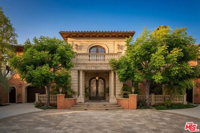 6 Bed Home for Sale in Beverly Hills, California