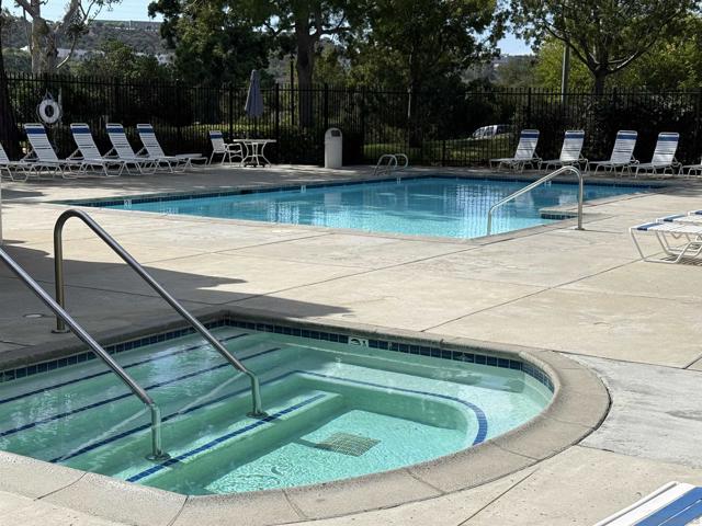 12530 Heatherton Ct, San Diego CA: https://media.crmls.org/mediaz/56bba817-5e74-4691-8f39-675c66e28e6d.jpg