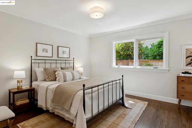 412 Scenic Avenue, Piedmont CA: https://media.crmls.org/mediaz/56bc7879-2e5e-4bff-ada5-7c684631921d.jpg