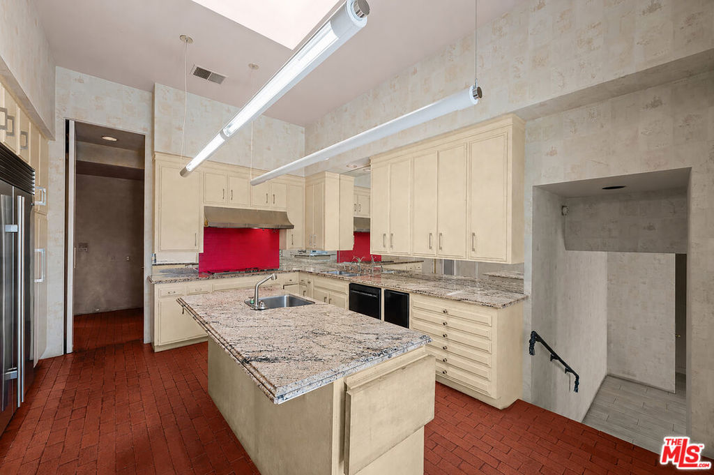 MLS #25595643 image #14