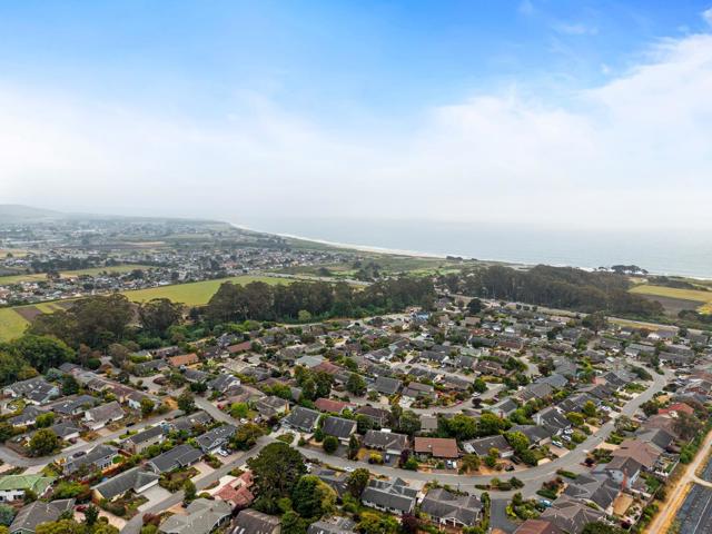 1 Le Havre Place, Half Moon Bay CA: https://media.crmls.org/mediaz/56bc98e9-19ff-4867-9cb0-9c5d598dbae4.jpg
