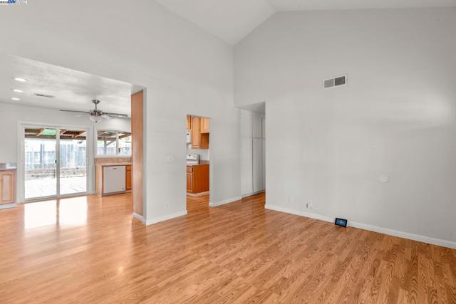 368 Helen Way, Livermore CA: https://media.crmls.org/mediaz/56bcabbe-e057-4430-8c06-2cccd9653ccb.jpg