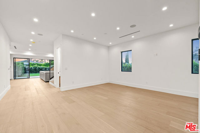 8065 Lloyd Avenue, North Hollywood CA: https://media.crmls.org/mediaz/56bd3a28-7a0b-4ebf-8fb4-95f23c8cb073.jpg