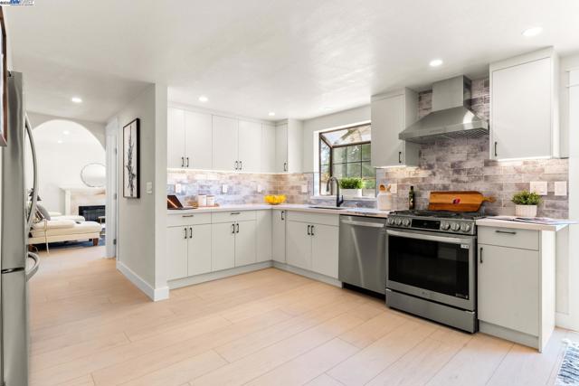 37807 Lobelia Dr, Newark CA: https://media.crmls.org/mediaz/56be08d9-e0e6-4cbb-b4dc-8153a44397ea.jpg