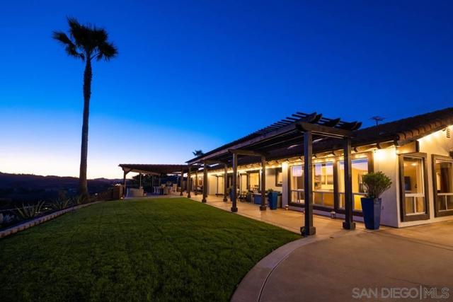 28382 Beija Flor, Valley Center CA: https://media.crmls.org/mediaz/56be8f07-a3a9-43e4-ba93-c7463ce73dd7.jpg