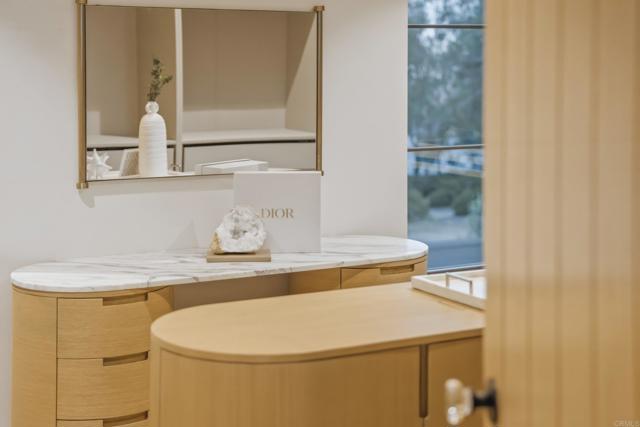 Detail Gallery Image 47 of 72 For 8341 La Jolla Scenic Dr, La Jolla,  CA 92037 - 5 Beds | 5/1 Baths