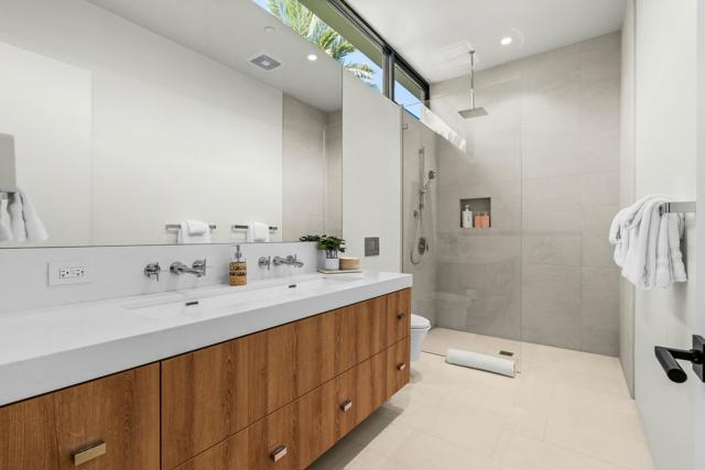 3 Makena Lane, Rancho Mirage CA: https://media.crmls.org/mediaz/56bf01e9-601e-42c8-bc06-d8f5e6a4e6ec.jpg