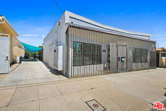 1644 W Wilmington Boulevard, Wilmington CA: https://media.crmls.org/mediaz/56bf1b41-4604-44bd-bb82-84b8ca36816a.jpg