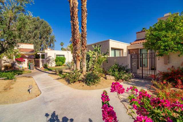 628 Hospitality Drive, Rancho Mirage CA: https://media.crmls.org/mediaz/56bf2753-a742-422c-9081-1671e0c12864.jpg