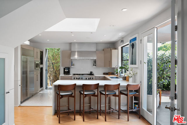 8735 Dorrington Avenue, West Hollywood CA: https://media.crmls.org/mediaz/56bf4a09-60ef-479a-9004-794837d6bb7c.jpg