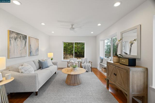 2080 Essenay Ave, Walnut Creek CA: https://media.crmls.org/mediaz/56bf60db-8cf7-481b-b87f-e54577c52250.jpg