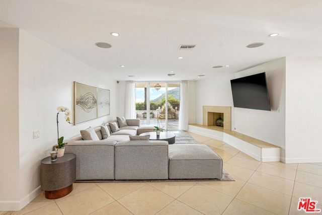 9620 Highridge Drive, Beverly Hills CA: https://media.crmls.org/mediaz/56bf76bc-64d5-4d3a-a879-ad57e10d3da0.jpg