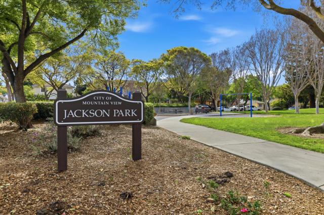 800 Fountain Park Lane, Mountain View CA: https://media.crmls.org/mediaz/56c01a01-60b2-494f-bcc2-fc3d87fff8f3.jpg