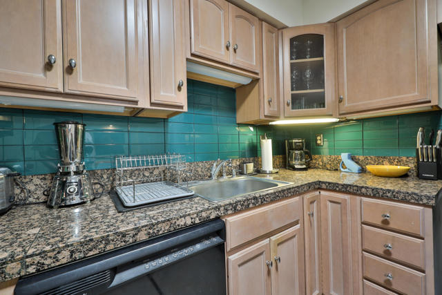 1181 Sunflower Lane, Palm Springs CA: https://media.crmls.org/mediaz/56c03684-944d-44ab-9bfd-8db8be2d50ed.jpg