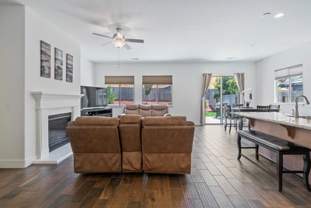 1621 Castlerock Drive, Hollister CA: https://media.crmls.org/mediaz/56c09789-333a-43e1-8293-90261c515ef6.jpg