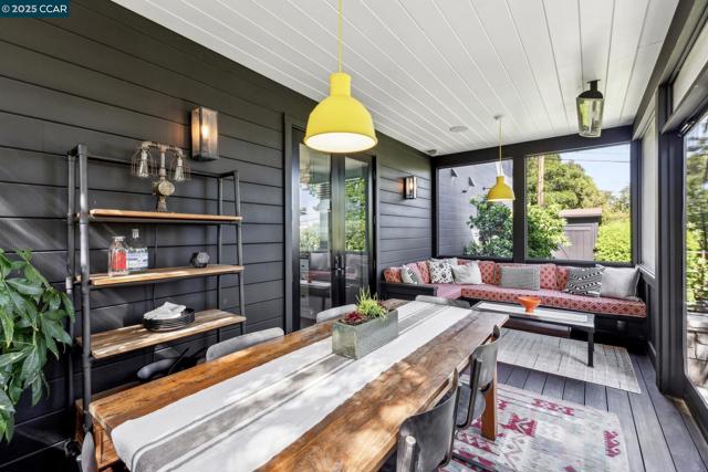 25 La Campana, Orinda CA: https://media.crmls.org/mediaz/56c0a740-4e3a-4261-a75c-855dca1b05d9.jpg
