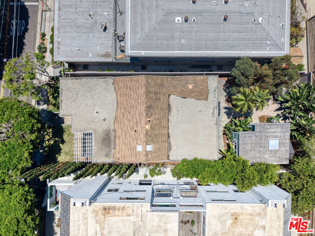 607 Ashland Avenue, Santa Monica CA: https://media.crmls.org/mediaz/56c0db0d-d4d4-42ae-9b1c-06aa10eba086.jpg
