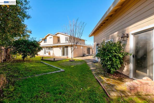 8524 Oak Harbour Ct, Fair Oaks CA: https://media.crmls.org/mediaz/56c11d23-5613-44dc-a5bd-17310218fd5a.jpg