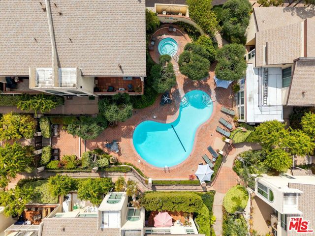 5245 Coldwater Canyon Avenue, Sherman Oaks CA: https://media.crmls.org/mediaz/56c12196-a564-4aff-bc32-9ad15f5a6958.jpg