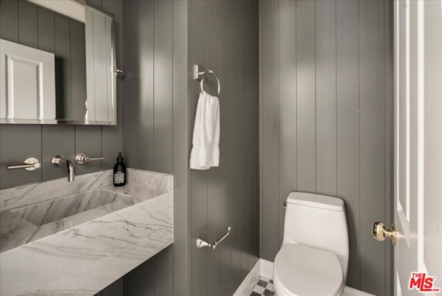 404 S Westgate Avenue, Los Angeles CA: https://media.crmls.org/mediaz/56c18a09-939a-4a67-8d4d-1d378edc9108.jpg