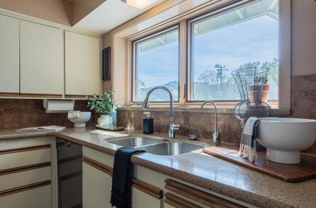 12 Mesa Del Sol, Salinas CA: https://media.crmls.org/mediaz/56c18b3b-683e-460c-9fb8-5f39dece7633.jpg