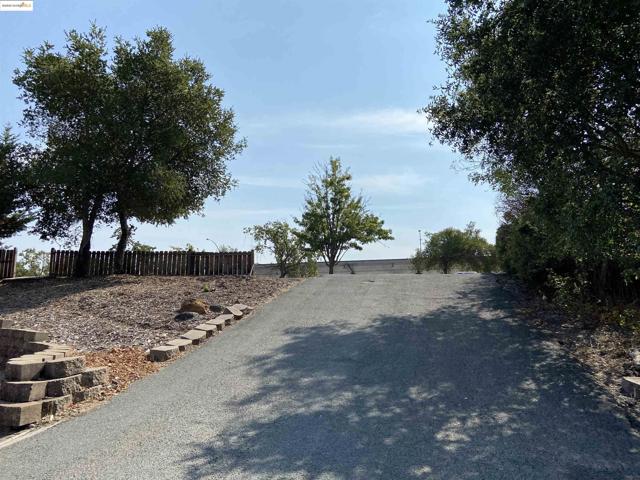 3540 Deer Hill Rd, Lafayette CA: https://media.crmls.org/mediaz/56c1a37e-d3c6-427e-9293-9a85e748ac90.jpg