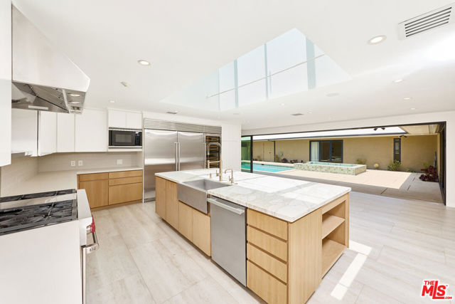 310 Beloit Avenue, Los Angeles CA: https://media.crmls.org/mediaz/56c1d81a-6590-4b72-8f79-d05f0089c893.jpg