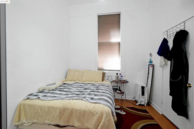 2654 Bush St, San Francisco CA: https://media.crmls.org/mediaz/56c22ae9-68e2-40fc-bc16-ebd929eb7512.jpg